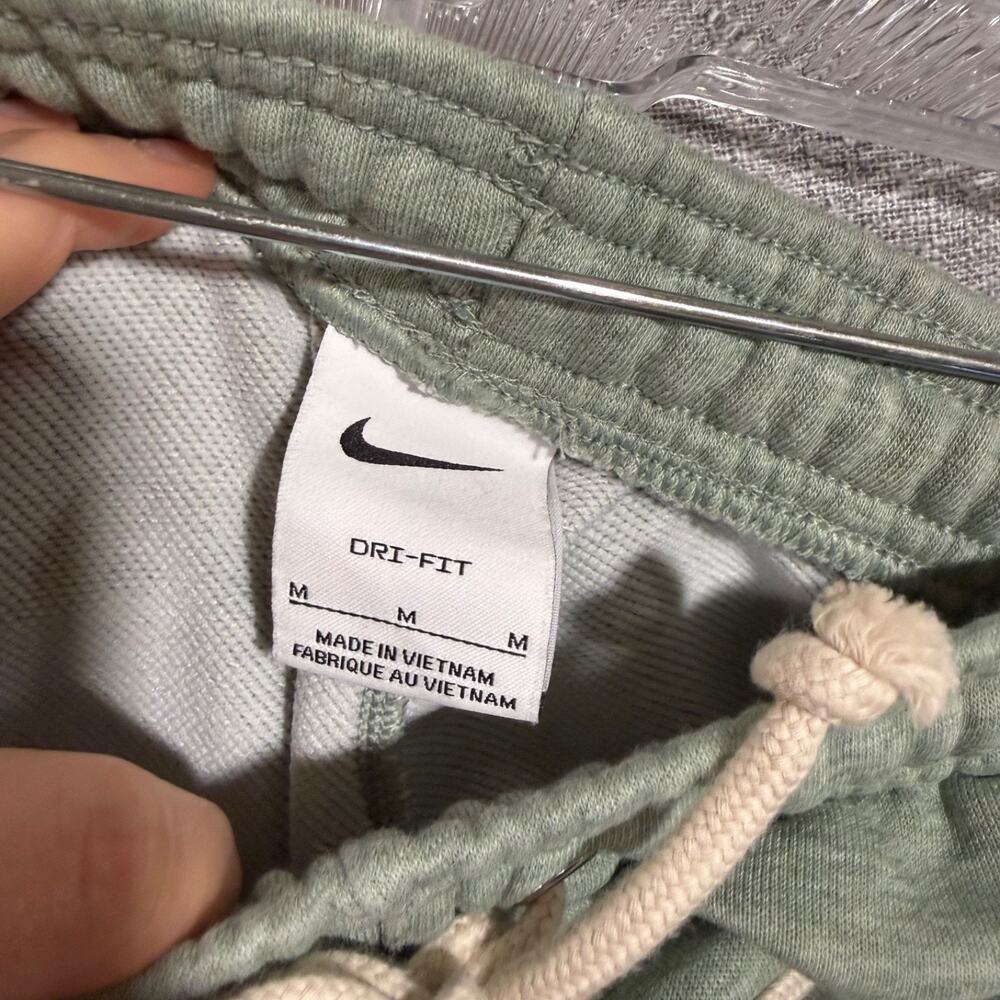 Nike Men's MED Standard Issue Dri-FIT Fleece Basketball Shorts - Picture 5 of 10